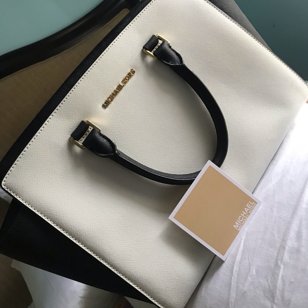 Michael Kors Purse - Picture 1 of 5